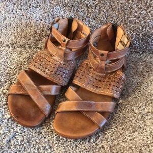 Bed|Stu Capriana Tan Gladiator Sandals size 7.5